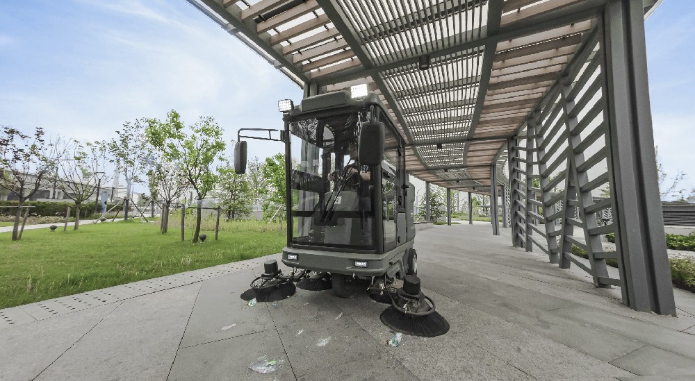 全封閉駕駛式電動(dòng)掃地車